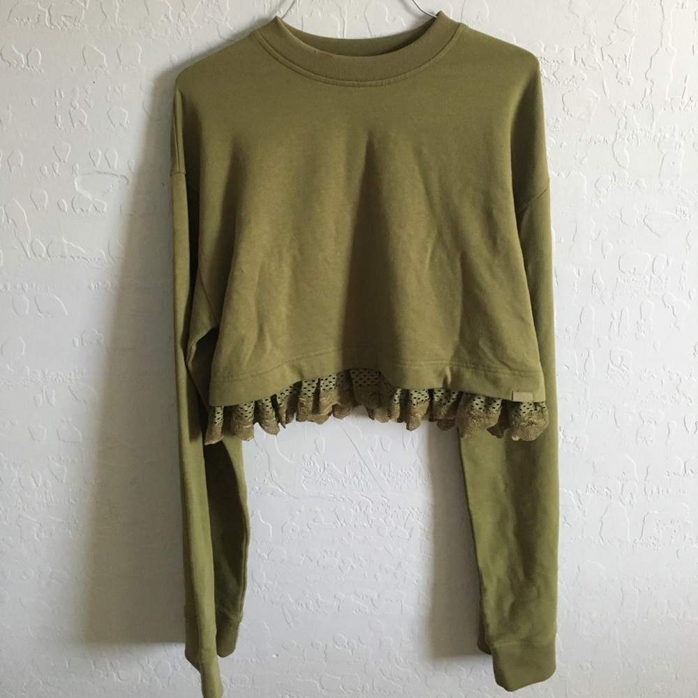 Dark olive laced Fenty long sleeved NWTcropped tee